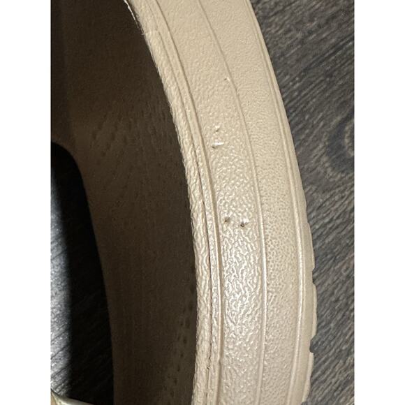 Crocs Sloane Gold Hammered Beige Thong Sandals W8 - Picture 12 of 13